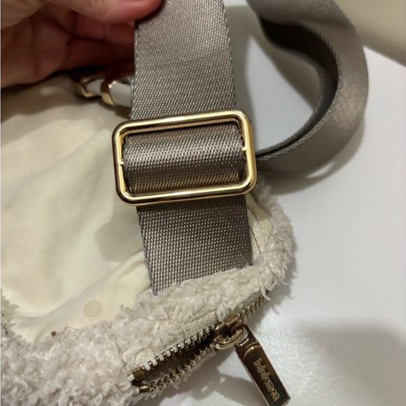 Lululemon Athletica Cream Sherpa Crossbody Bag - Picture 4 of 5